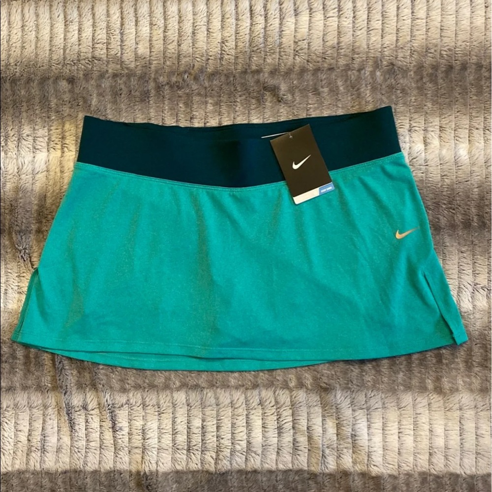 NWT Women’s Nike Running Skirt